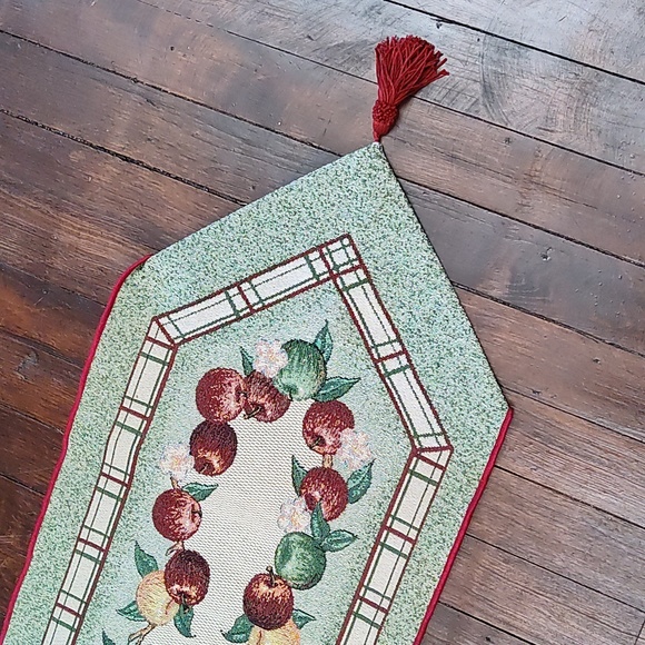 Apple Table Runner - Picture 2 of 4